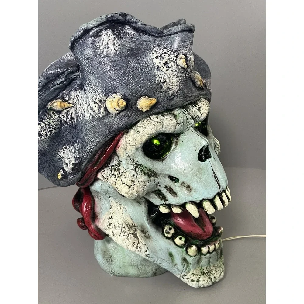Spirit Halloween Talking Pirate Head Light Up Rare Animated- 2008 Vtg- Works!